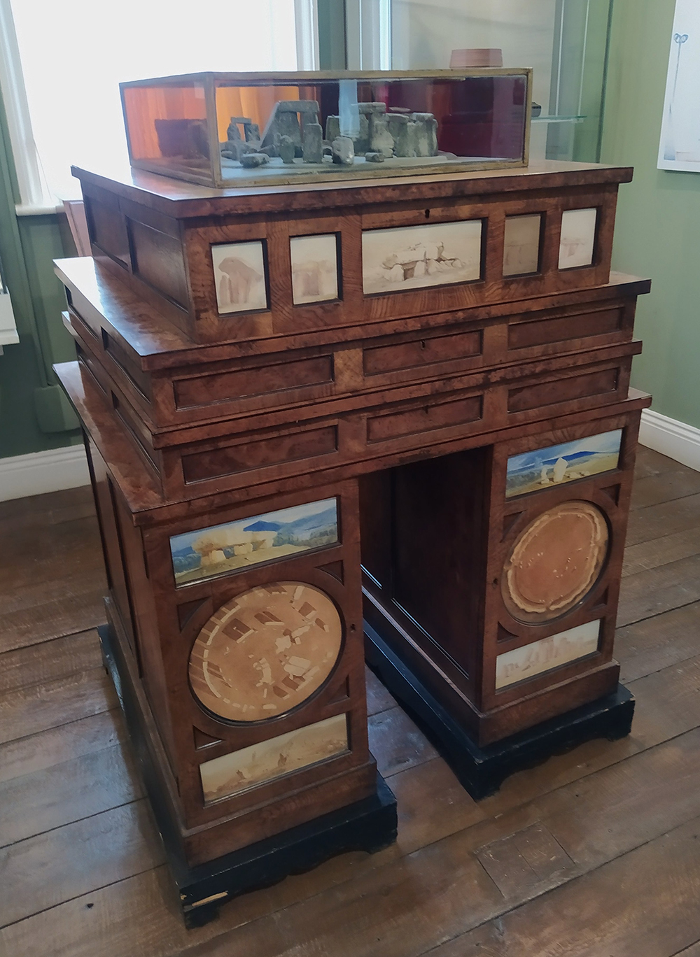 Model of Stonehenge displayed in John Britton’s Celtic Cabinet, by Henry Browne, c. 1824.