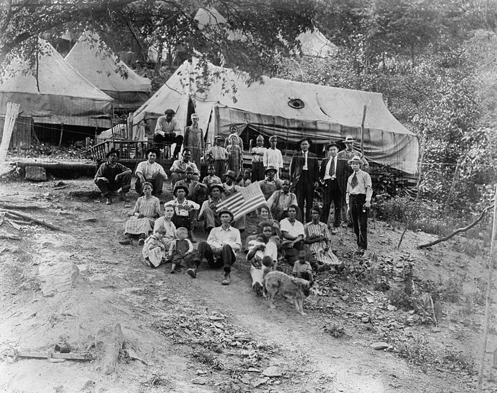 Group of striking union miners and the families living in tents, 1922. Library of Congress, Prints and Photographs Division, Gift of Herbert A. French, 1947.