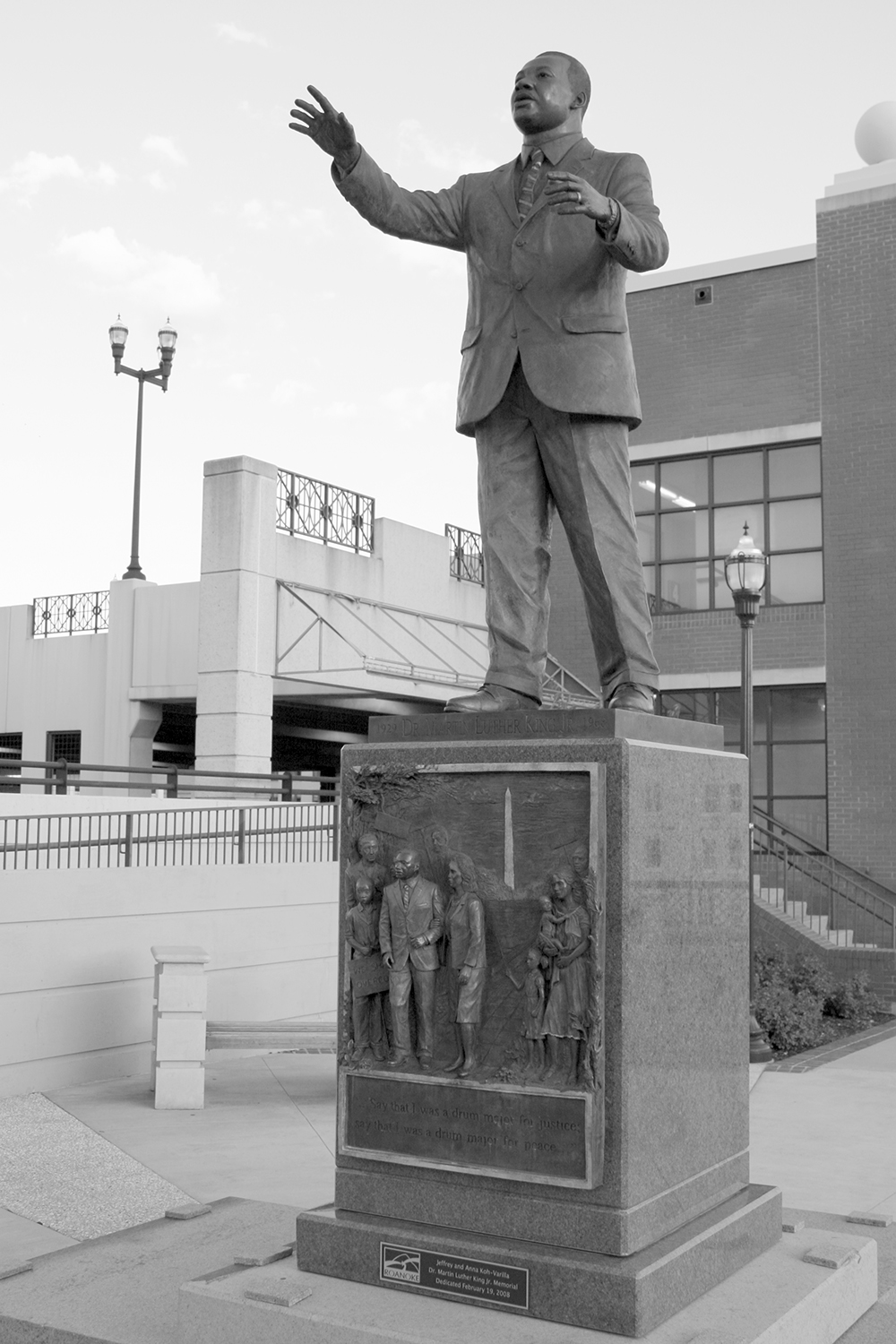 Martin Luther King Jr. statue, Roanoke, VA, 2011. Photograph by Brent Moore. Flickr (CC BY-NC 2.0).