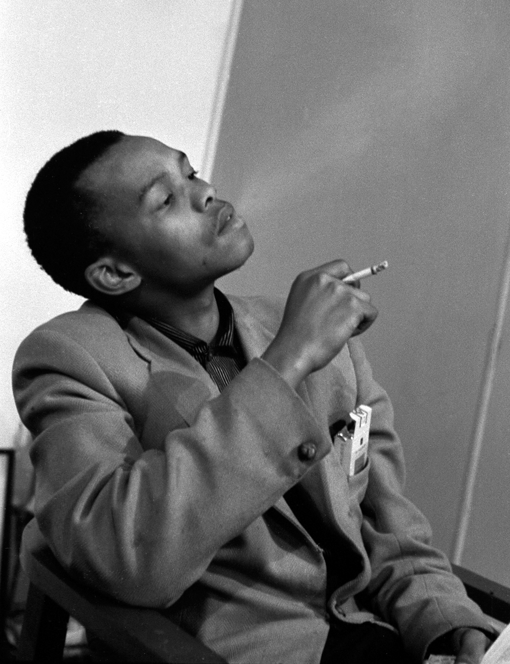 Nat Nakasa, 1958. Photograph by Jürgen Schadeberg, www . jurgenschadeberg . com.