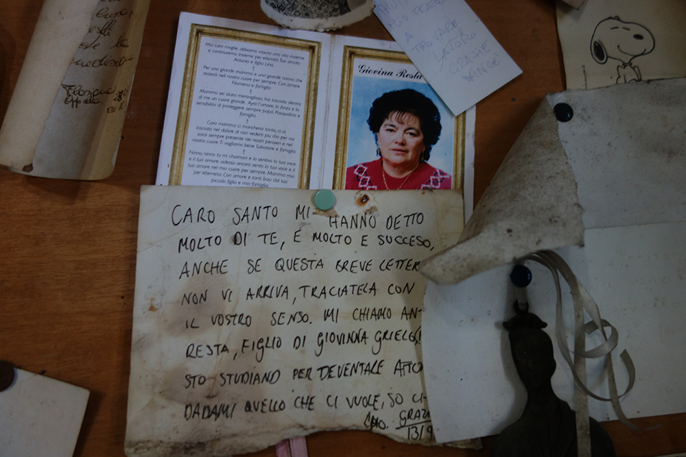 Notes at the shrine of Uncle Vincent. Photograph by Elizabeth Harper.