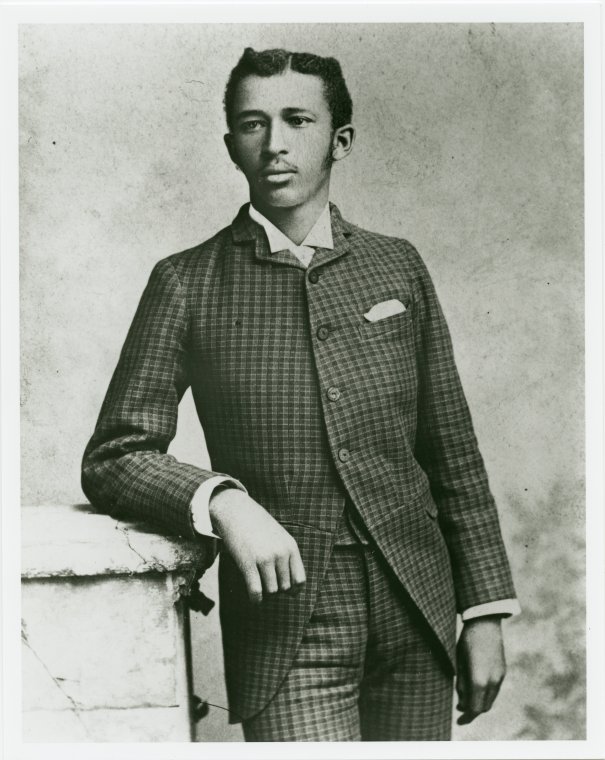 W.E.B. Du Bois as a young man. Schomburg Center for Research in Black Culture, New York Public Library.