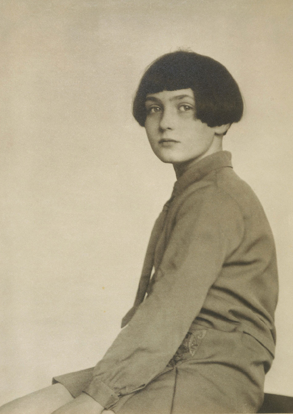 Fabienne Lloyd, 1928. Photograph by Berenice Abbott. The Philadelphia Museum of Art, 125th Anniversary Acquisition. The Lynne and Harold Honickman Gift of the Julien Levy Collection, 2001.