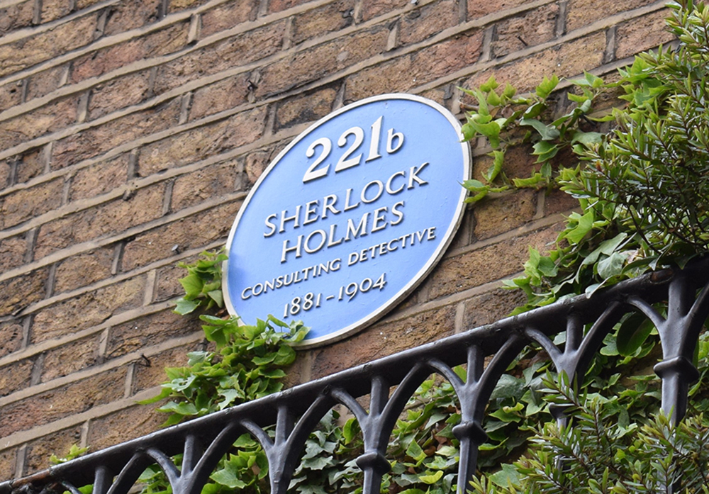 221B Baker Street plaque, 2017. Photograph by Graham Tiller. Flickr (CC BY 2.0).