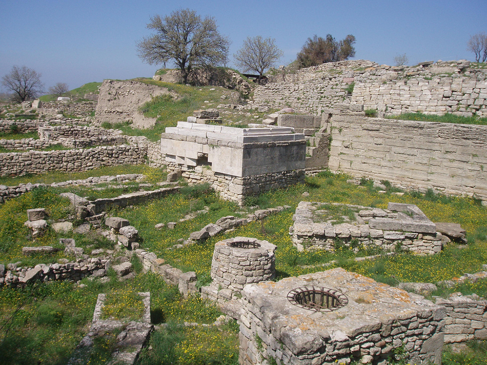 Archaeological site of Troy, 2006. Photograph by David Holt. CC BY-SA 2.0.