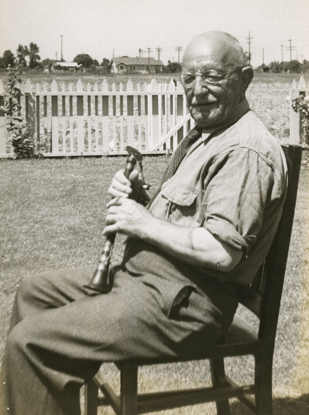 Joe Bedrosian holding a zurna, 1939. Photograph by Sidney Robertson Cowell.