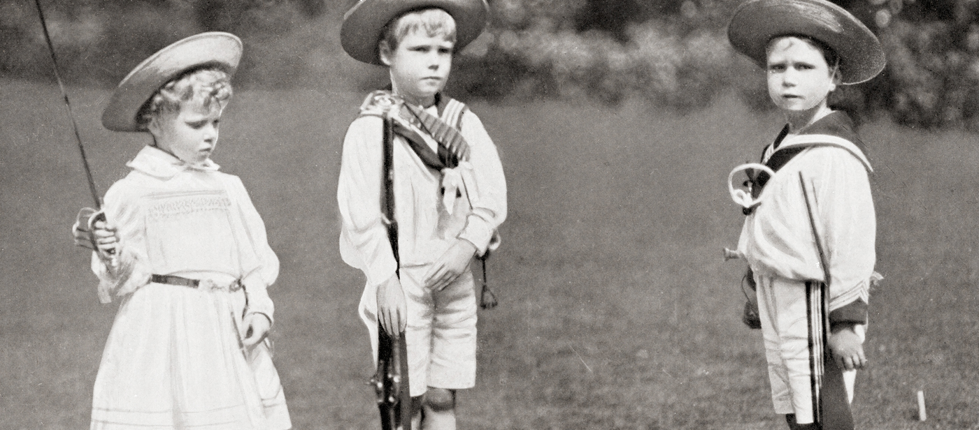 Photograph of England's King Edward VIII,  King George VI, and Princess Mary as children.