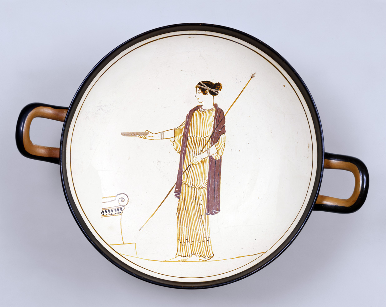 Goddess with an offering, terracotta drinking cup, attributed to the Villa Giulia painter, c. 470 BC. The Metropolitan Museum of Art, The Bothmer Purchase Fund, Fletcher Fund, and Rogers Fund, 1979,