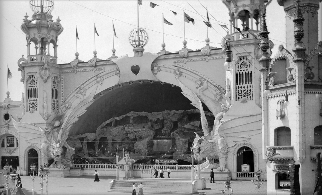 Luna Park, Coney Island, New York, 1906. Photograph by Eugene Wemlinger. Brooklyn Museum/Brooklyn Public Library, Brooklyn Collection.