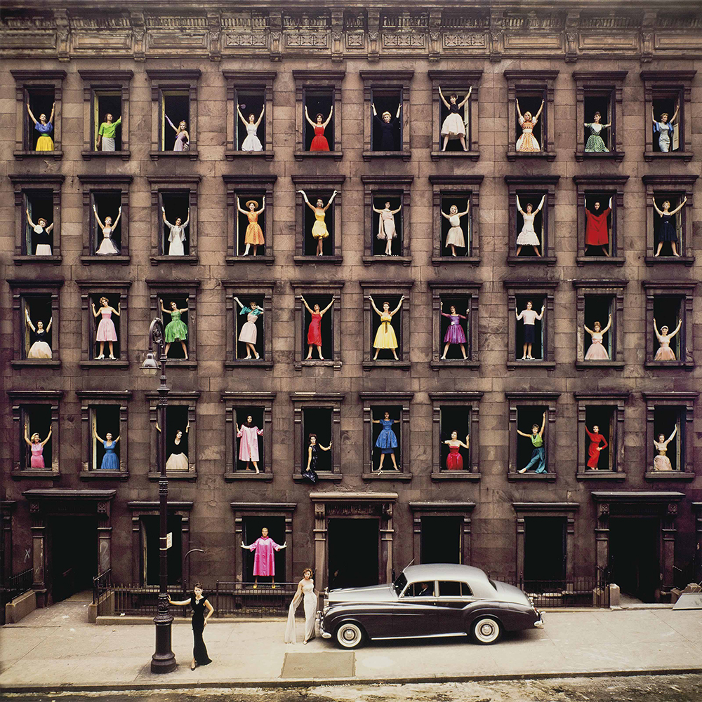 Girls in the Windows, by Ormond Gigli, 1960. © Ormond Gigli, courtesy the artist and Robert Klein Gallery.