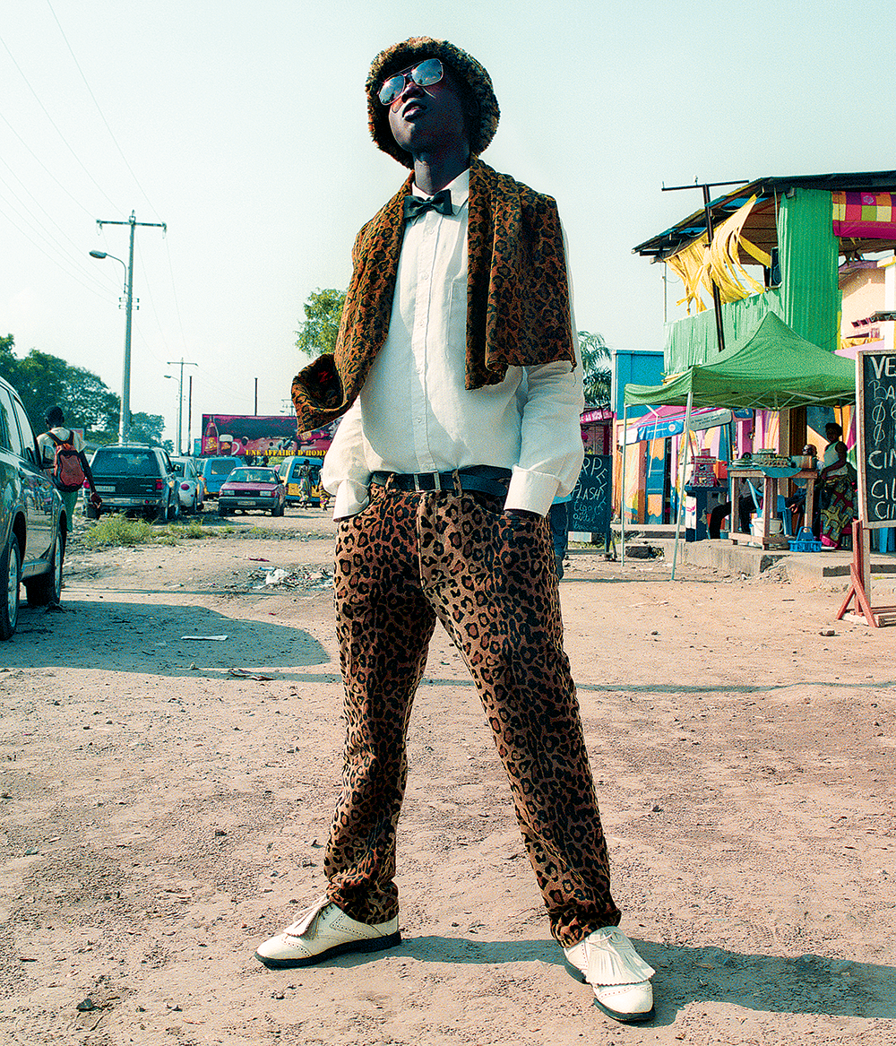 Kinshasa posse #2, from the series Sapeur, by Jackie Nickerson, 2011. © Jackie Nickerson. Courtesy the artist and Jack Shainman Gallery, New York. Kinshasa posse #2, from the series Sapeur, by Jackie Nickerson, 2011. © Jackie Nickerson. Courtesy the artist and Jack Shainman Gallery, New York.