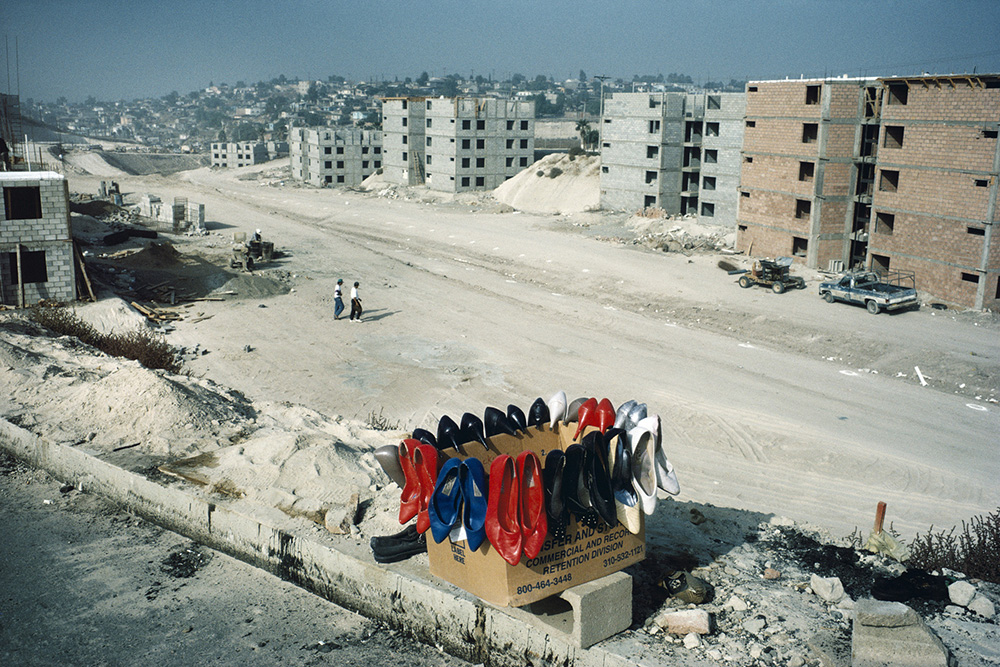 Factory-worker housing being erected, Tijuana, Mexico, 1995. Photograph by Alex Webb. © Alex Webb, courtesy the artist and Robert Klein Gallery.