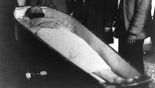 Jesse James dead; in coffin.