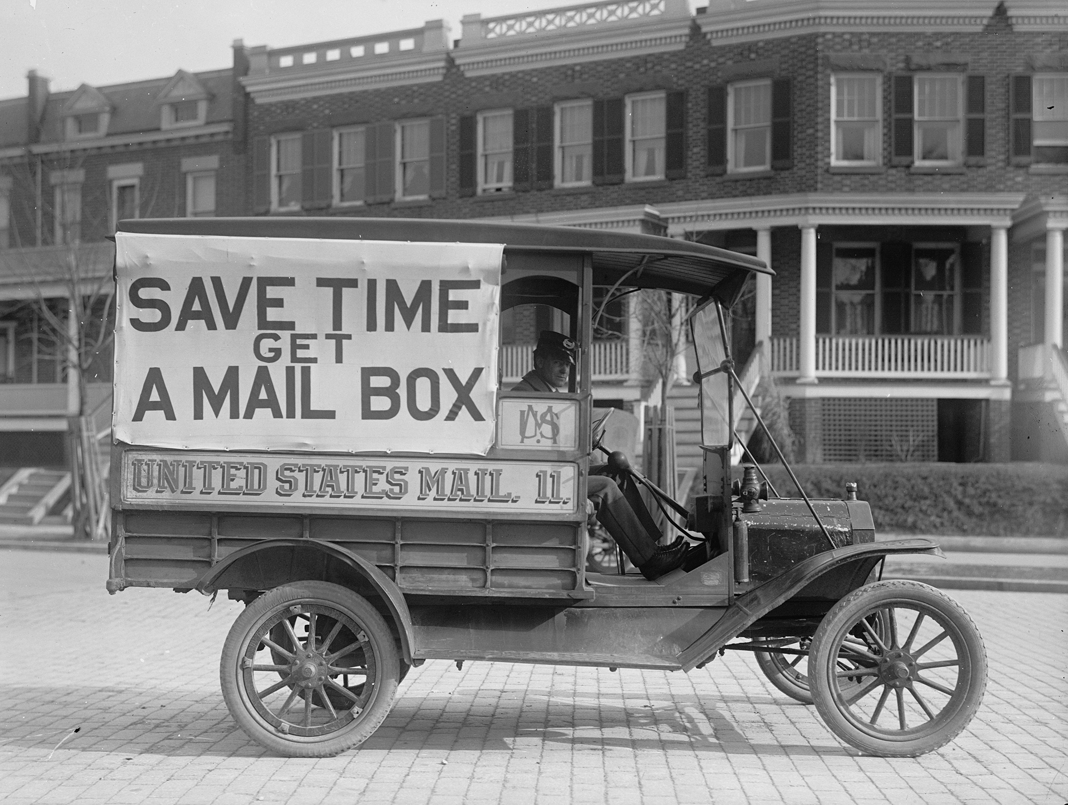 Post Office Department mail wagon, 1916. Photograph by Harris & Ewing. Library of Congress, Prints and Photographs Division.