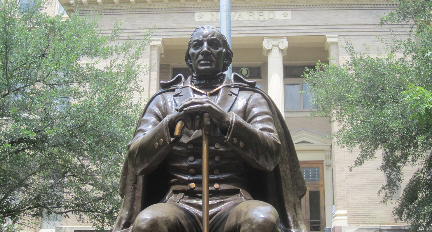 Statue of José Antonio Navarro, Navarro County Courthouse, Corsicana, Texas. Photograph by Billy Hathorn, CC BY-SA 3.0.