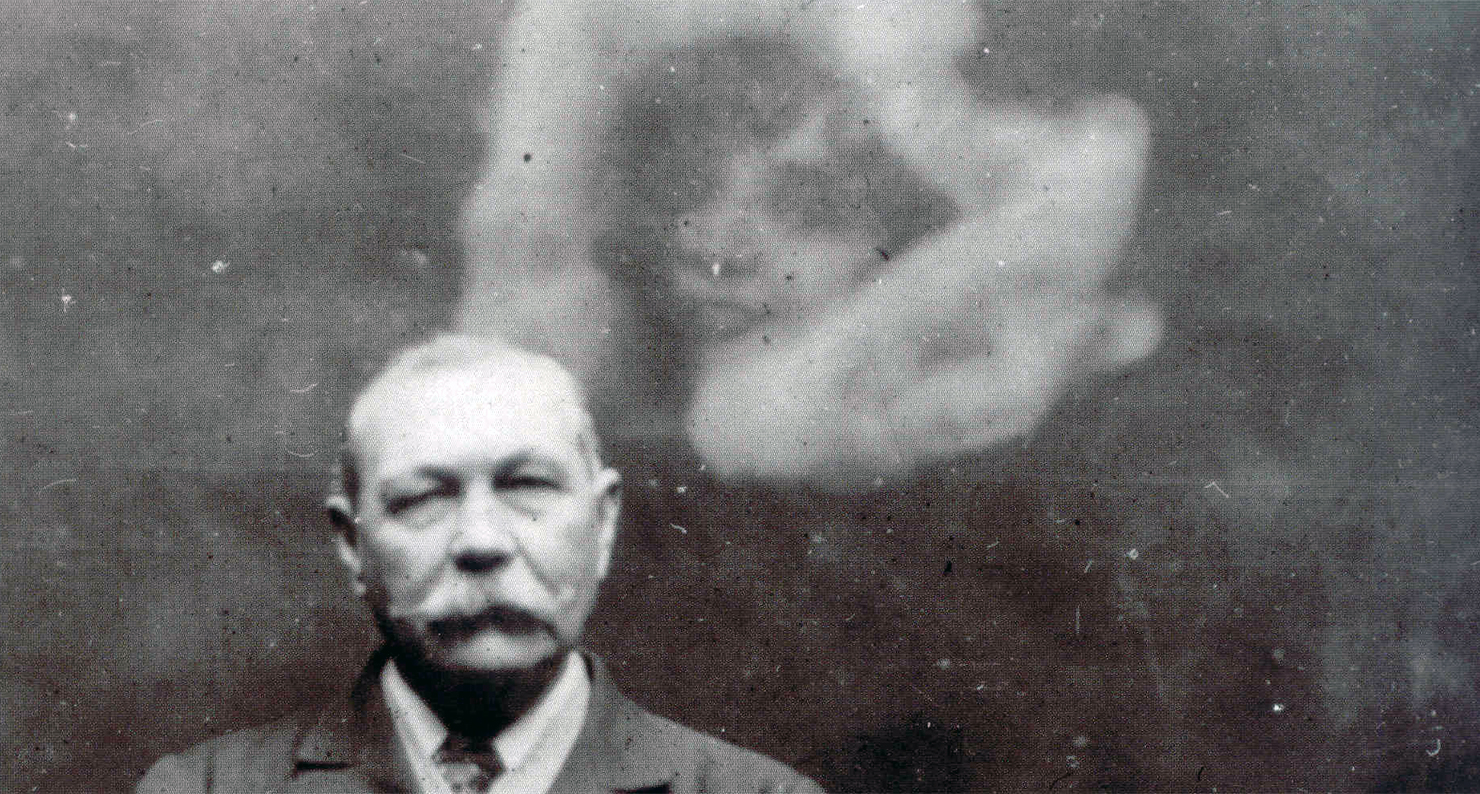 Arthur Conan Doyle Sir Arthur Conan Doyle with psychic extra, c. 1922.