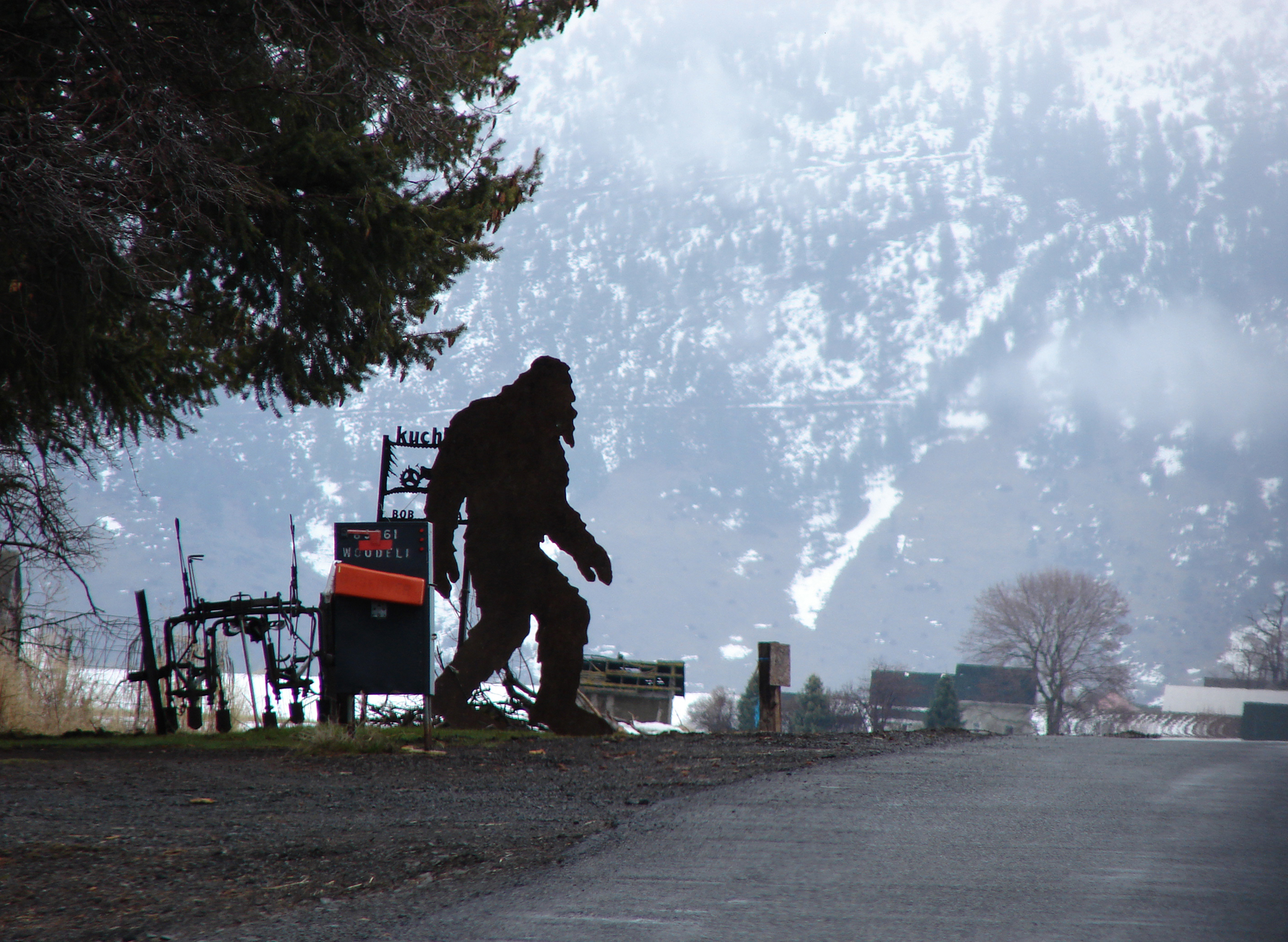 Photograph of Bigfoot sculpture in Summerville, Oregon, 2019, by Old White Truck. Flickr (CC BY-SA 2.0).