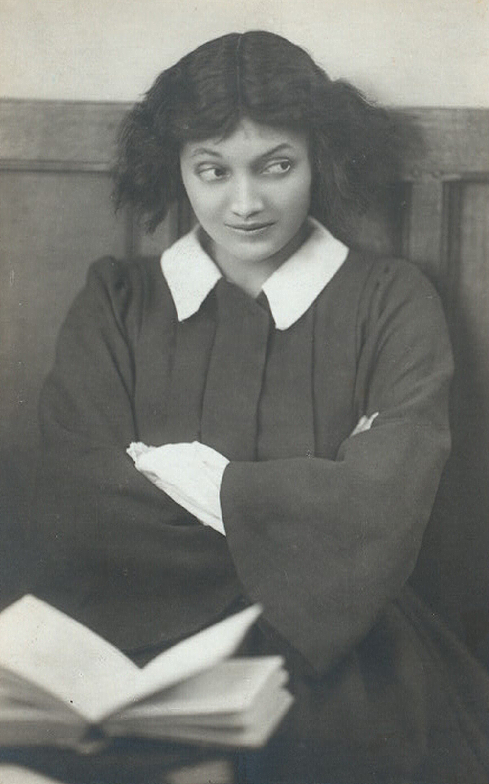 Katherine Cornell playing Jo March, 1919. New York Public Library, Billy Rose Theatre Division.