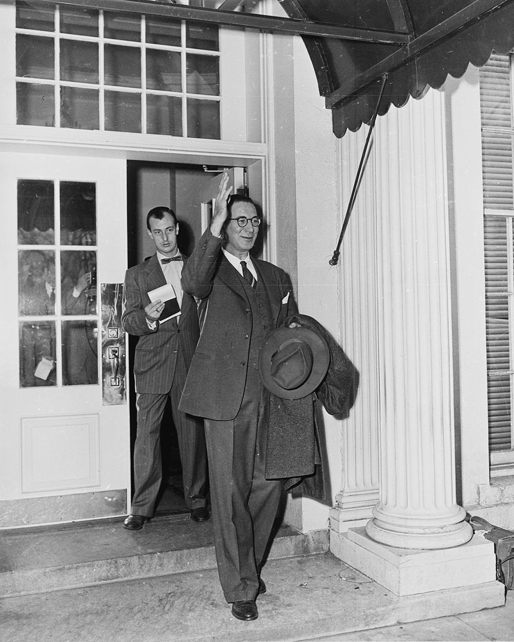 Senator Estes Kefauver of Tennessee leaving the White House after a meeting with President Truman, 1952. Photograph by Abbie Rowe. Wikimedia Commons, National Archives and Records Administration.