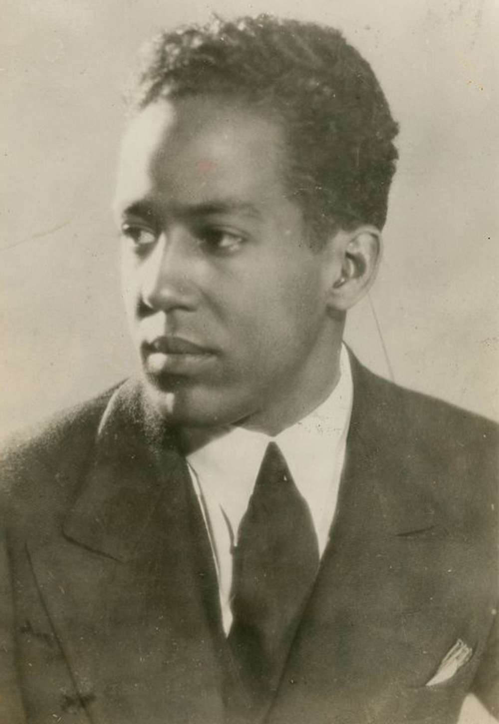 Langston Hughes as a young man. The New York Public Library, Schomburg Center for Research in Black Culture, Photographs and Prints Division.