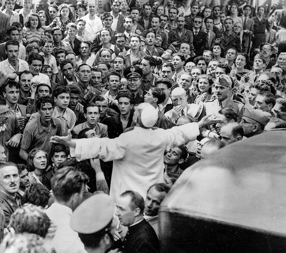 Pope Pius XII after the bombing of the San Lorenzo quarter, 1943. 