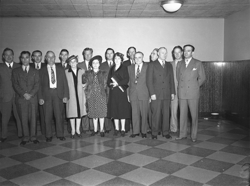 Sixteen members of Mankind United at a sedition-conspiracy trial in Los Angeles, 1942. UCLA, Charles E. Young Research Library, Department of Special Collections, Los Angeles Daily News Negatives (CC BY 4.0).