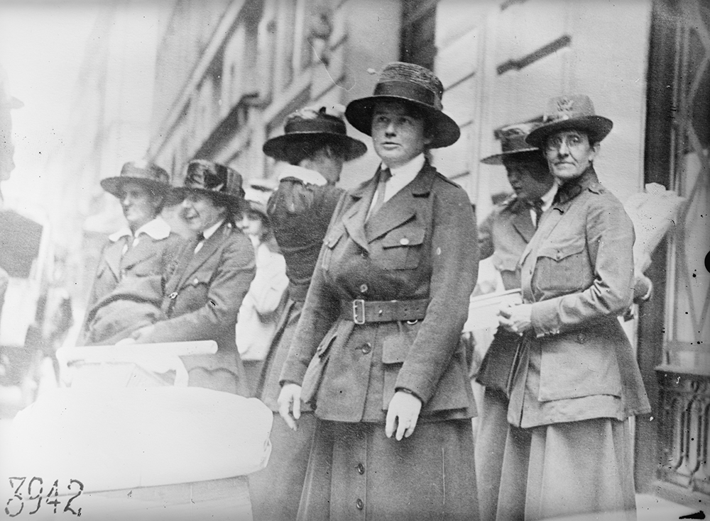 American Red Cross workers of the Smith College Unit in Paris, 1918. 
