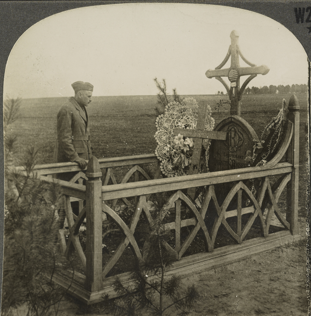 Grave of Lieutenant Quentin Roosevelt, buried by Germans where he fell, c. 1923. Photograph by Keystone View Company. Library of Congress, Prints and Photographs Division.