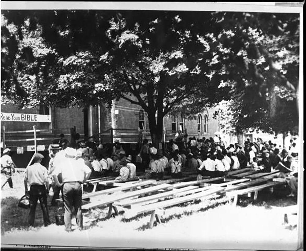 Scopes Trial Spectators on the Courthouse Lawn, 1925. Tennessee State Library and Archives. Scopes Trial Spectators on the Courthouse Lawn, 1925. Tennessee State Library and Archives.