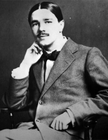 Black and white photograph of English poet Wilfred Owen.
