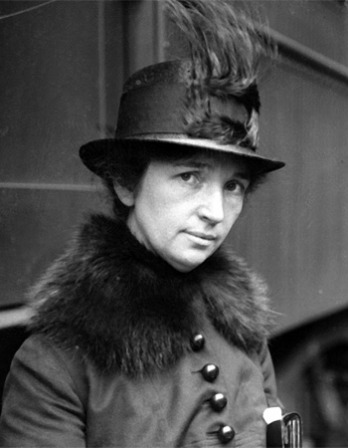 Black and white photograph of American birth-control advocate Margaret Sanger.