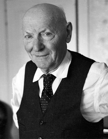 Polish-born American writer Isaac Bashevis Singer.