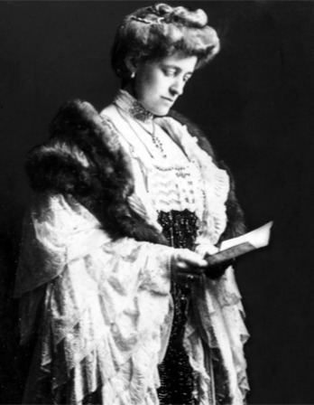 Black and white photograph of American author Edith Wharton.