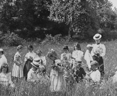 A primary school in the field, 1900. A primary school in the field, 1900.