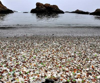 Glass Beach in Fort Bragg, California, 2015. Photograph by Gustavo Gerdel.