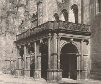 Entrance to Freiburg Minster, 1906. Photograph by Neue Photographische Gesellschaft A.G. Rijksmuseum.