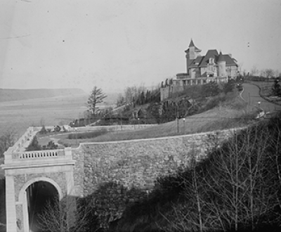 Tryon Hall, C.K.G. Billings estate, Washington Heights, New York City, c. 1916. Library of Congress, Bain Collection.