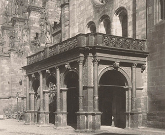 Entrance to Freiburg Minster, 1906. Photograph by Neue Photographische Gesellschaft A.G. Rijksmuseum.