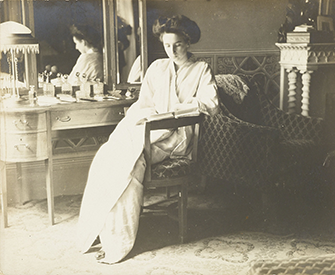 Woman sitting in a bedroom, c. 1915–18. Rijksmuseum.