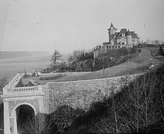 Tryon Hall, C.K.G. Billings estate, Washington Heights, New York City, c. 1916. Library of Congress, Bain Collection. Tryon Hall, C.K.G. Billings estate, Washington Heights, New York City, c. 1916. Library of Congress, Bain Collection.