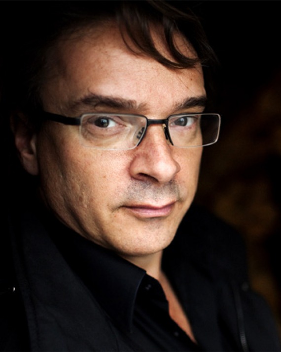 Color photograph of British historian Orlando Figes.