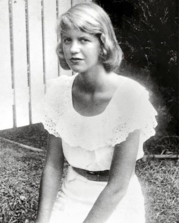 Black and white photograph of American poet and novelist Sylvia Plath.