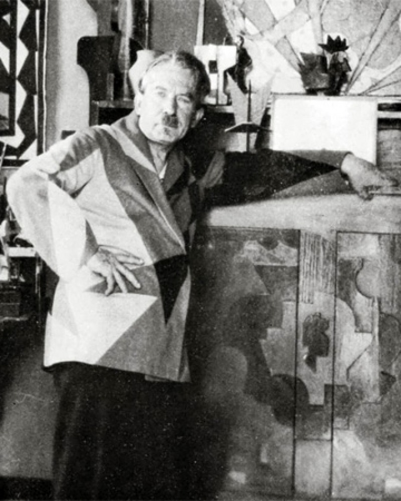 Black and white photograph of Italian artist Giacomo Balla.