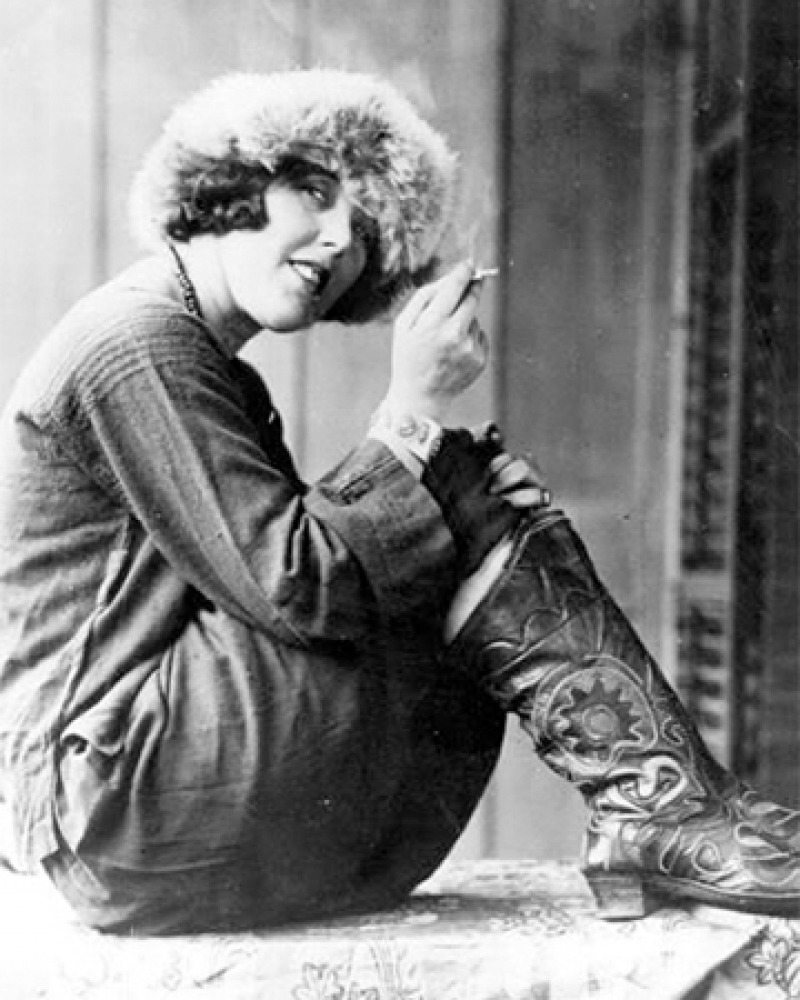 Photograph of American journalist and Bolshevik sympathizer Louise Bryant.