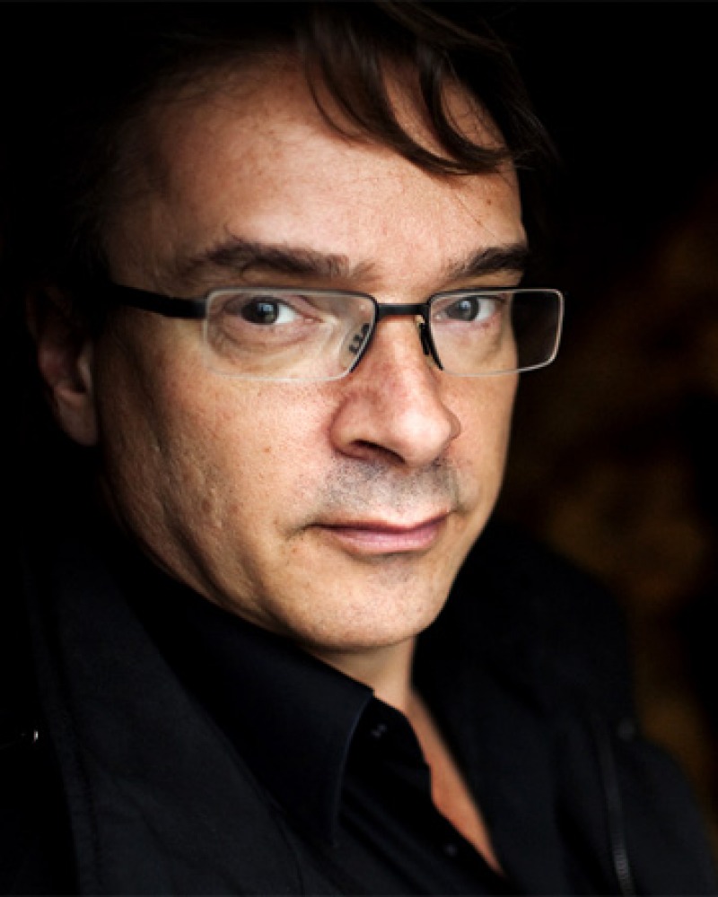 Color photograph of British historian Orlando Figes.