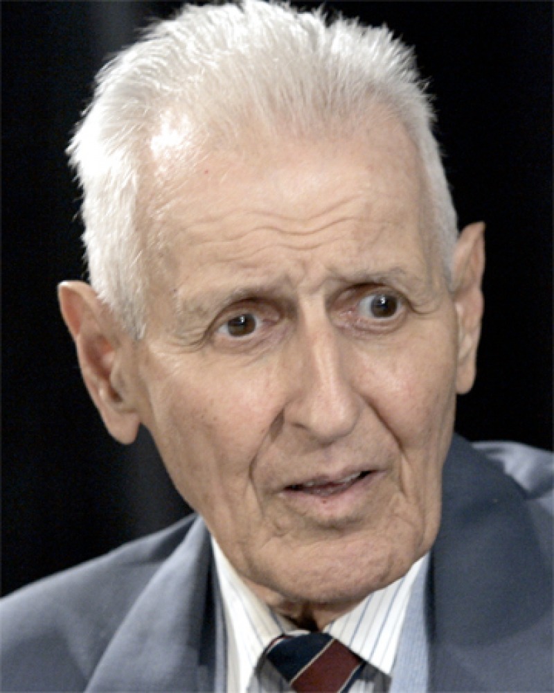 Color photograph of American physician Jack Kevorkian.