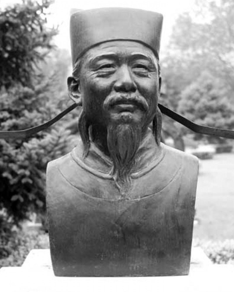 Bust of Chinese astronomer and high official Shen Kuo.