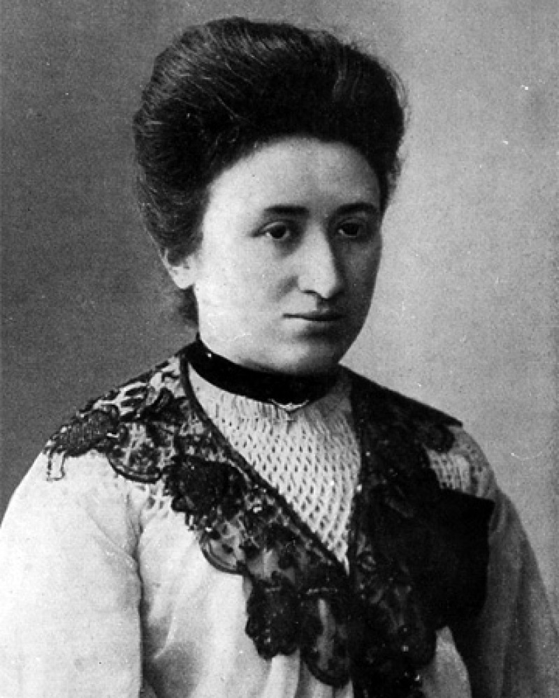 Black and white photograph of Polish-born German revolutionary and agitator Rosa Luxemburg.