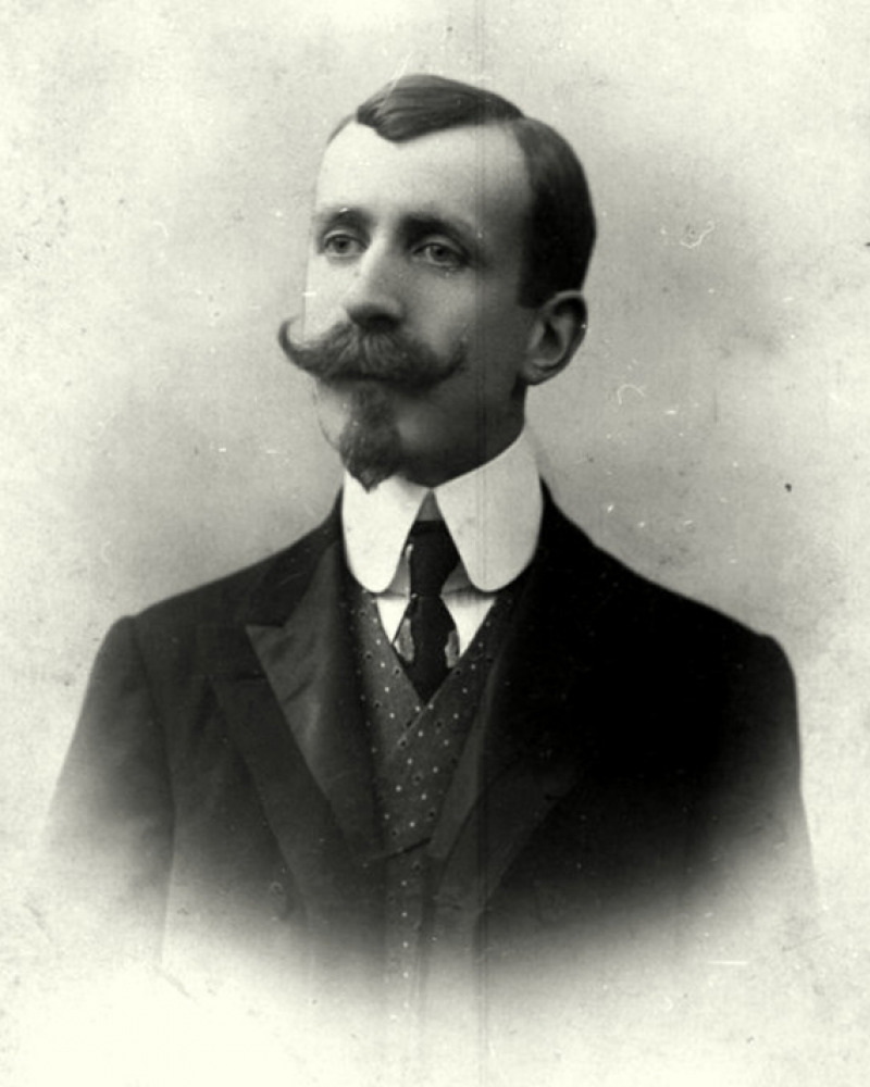 Photograph of a young Heinrich Mann