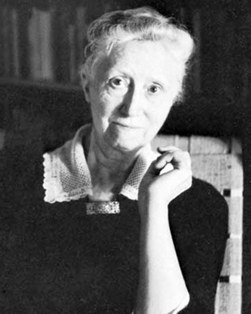 Black and white photograph of American poet Marianne Moore.
